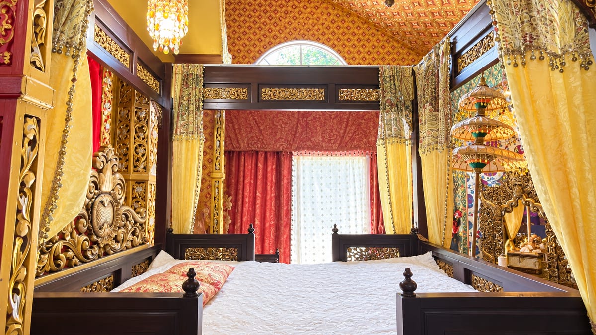 Indian Palace — An exotic room with a spa
